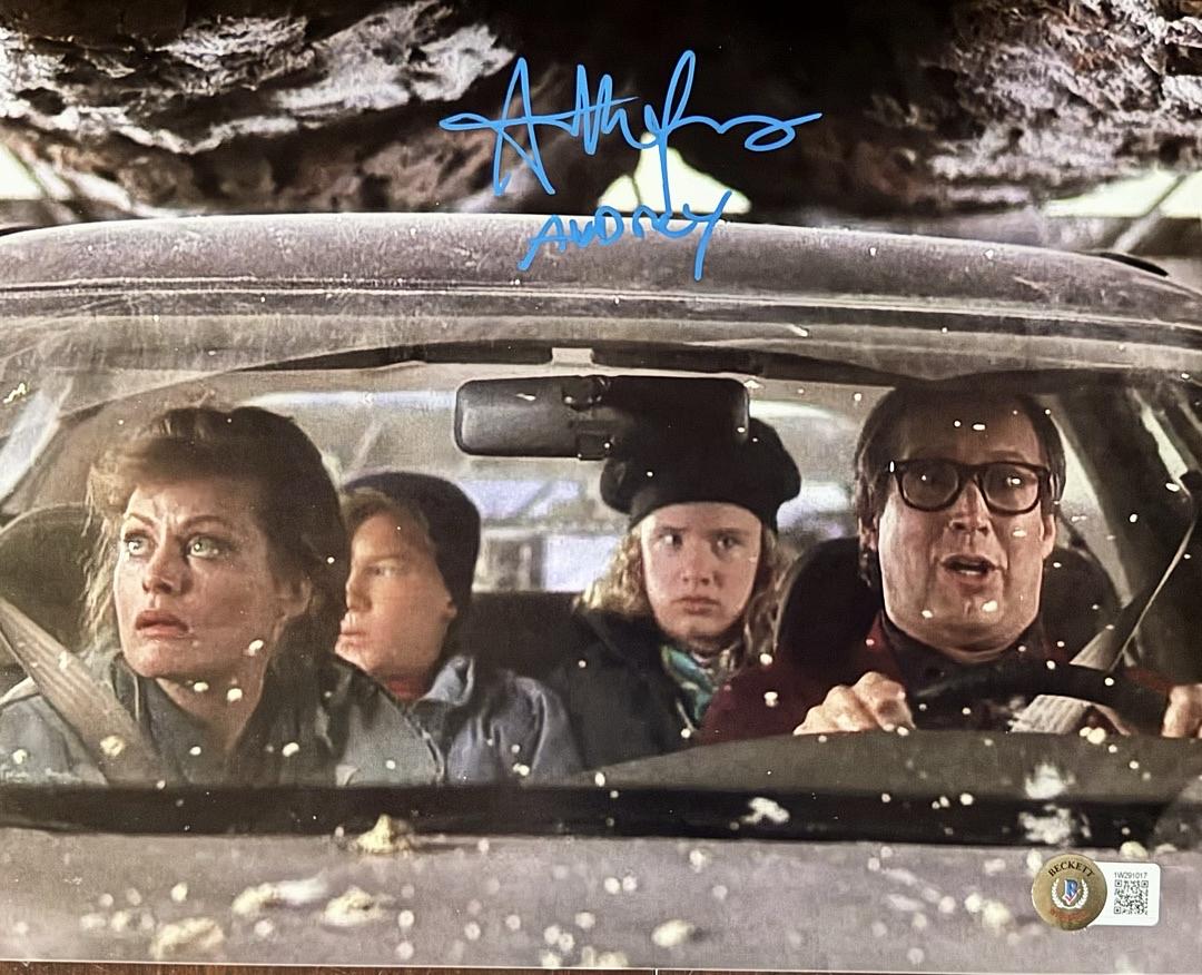 Juliette Lewis signed 8x10 (National Lampoons Christmas Vacation) - Beckett COA